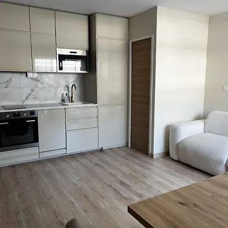 Apartman Agreable T2 Avec Terrasse Et Parking A - Car13365htr