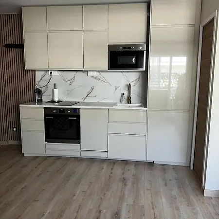 Apartman Agreable T2 Avec Terrasse Et Parking A - Car13365htr